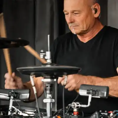 Band lineup on stage