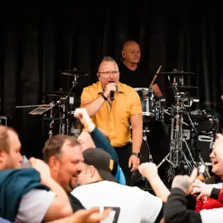 Butta bei de Fische auf der Bühne - Charity Event